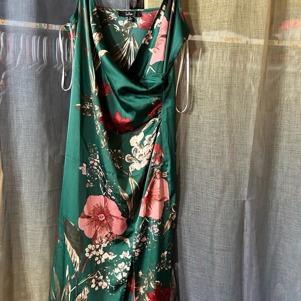Brand new without tags LuLus satin dress